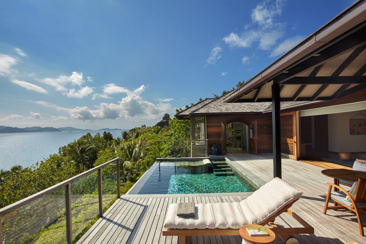 Panorama Pool Villa deck and infinity pool at Six Senses Zil Pasyon