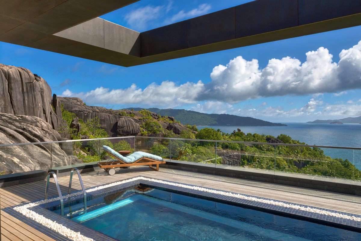 Seascape Residence master pool above the ocean at Six Senses Zil Pasyon
