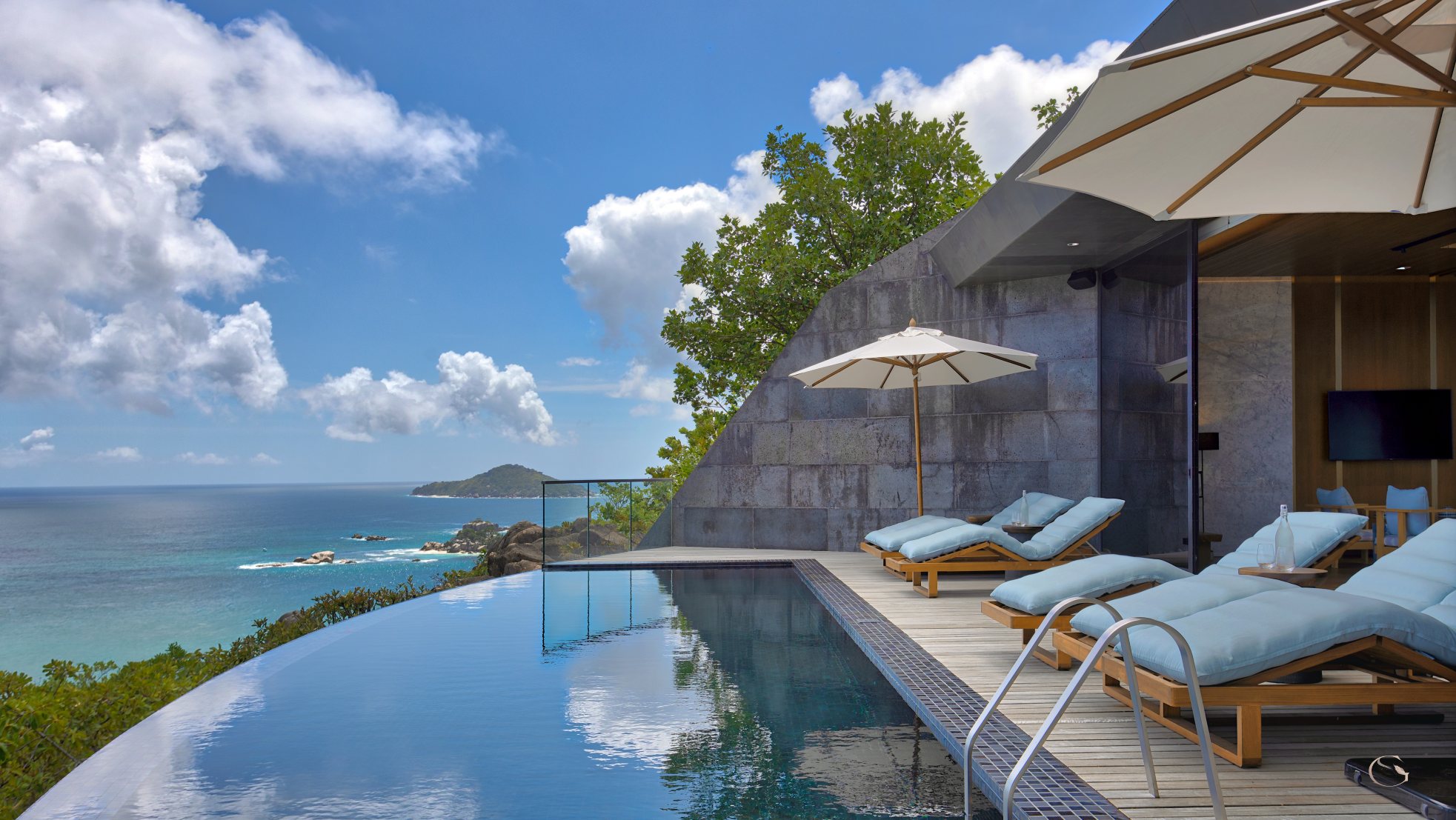 Seascape Residence infinity pool at Six Senses Zil Pasyon LuxurySafariLodges.com
